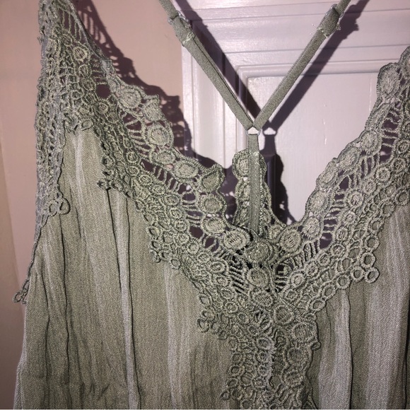 Green flowy top - Picture 2 of 4